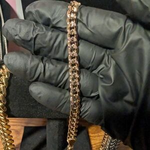 Elegant Gold Chain Bracelet